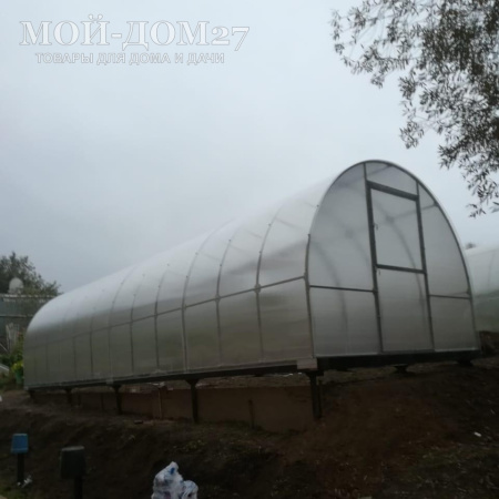 Теплица Восточная Усиленная 8 метров с поликарбонатом | Мой-Дом27 | Каркас изготовлен из оцинкованной замкнутой трубы 20*20 мм.<br>
 Ширина - 3 метра. Высота - 2,1 метра. Длина 8 метров. <br>
 Выдерживаемая снеговая нагрузка - 150 кг/м2. Выдерживаемая ветровая нагрузка - до 20 м/с.<br>
 Расстояние между дугами 0,65 метра. Толщина металла дуг 1,2 мм. Ширина двери 0,96 метра.<br>